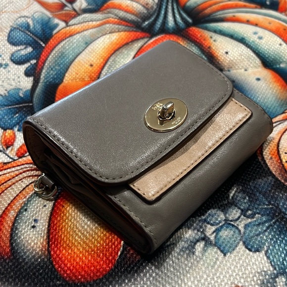 Small Coach wallet - Picture 1 of 4
